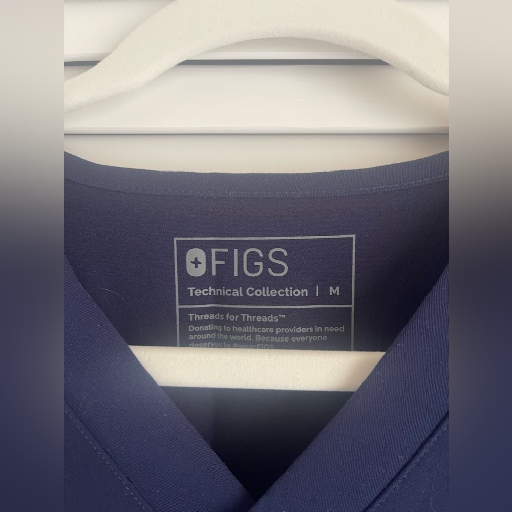 Men’s Figs scrub set.